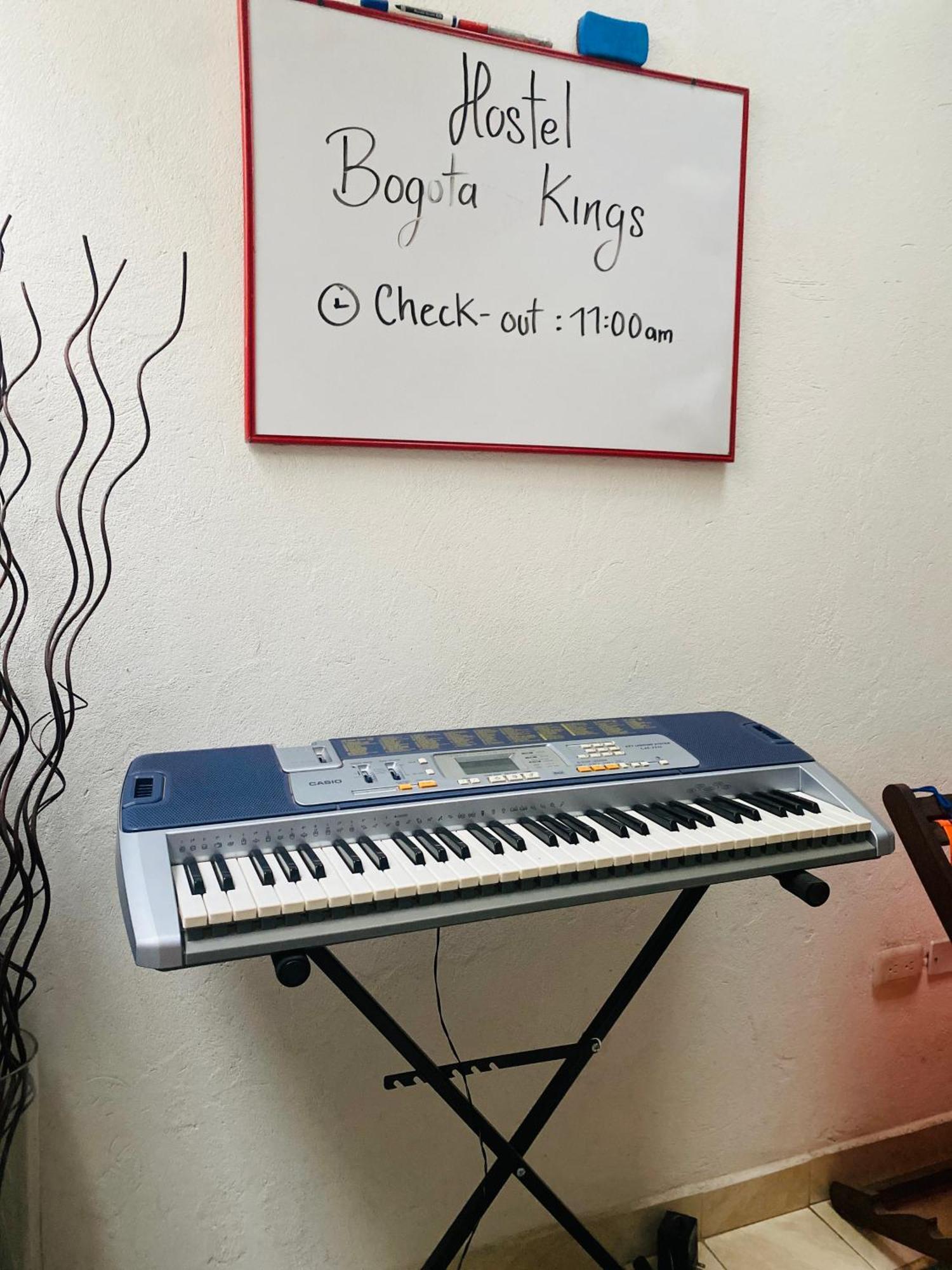 Hostel Bogota Kings Bagian luar foto